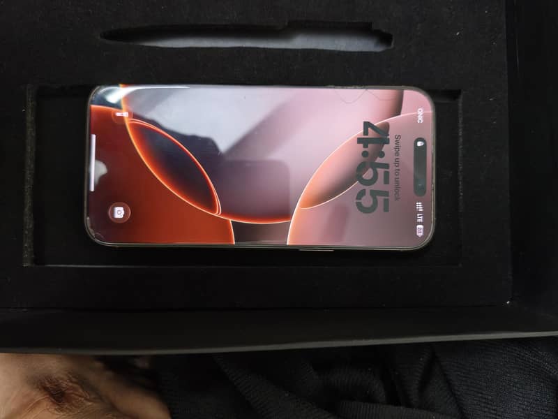 Apple iPhone 16 Pro Max 4