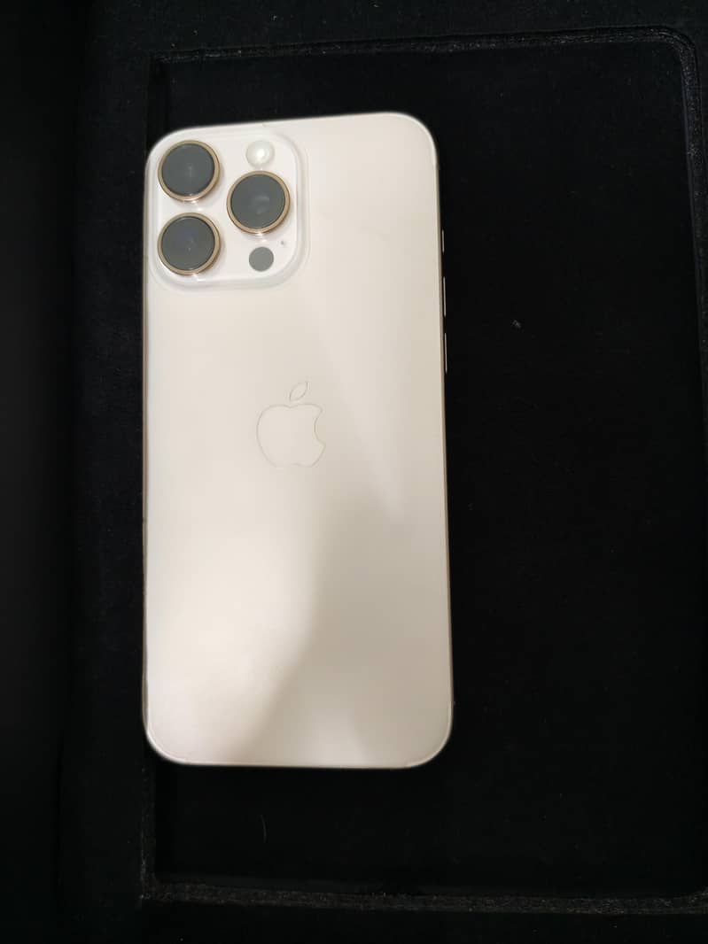 Apple iPhone 16 Pro Max 6