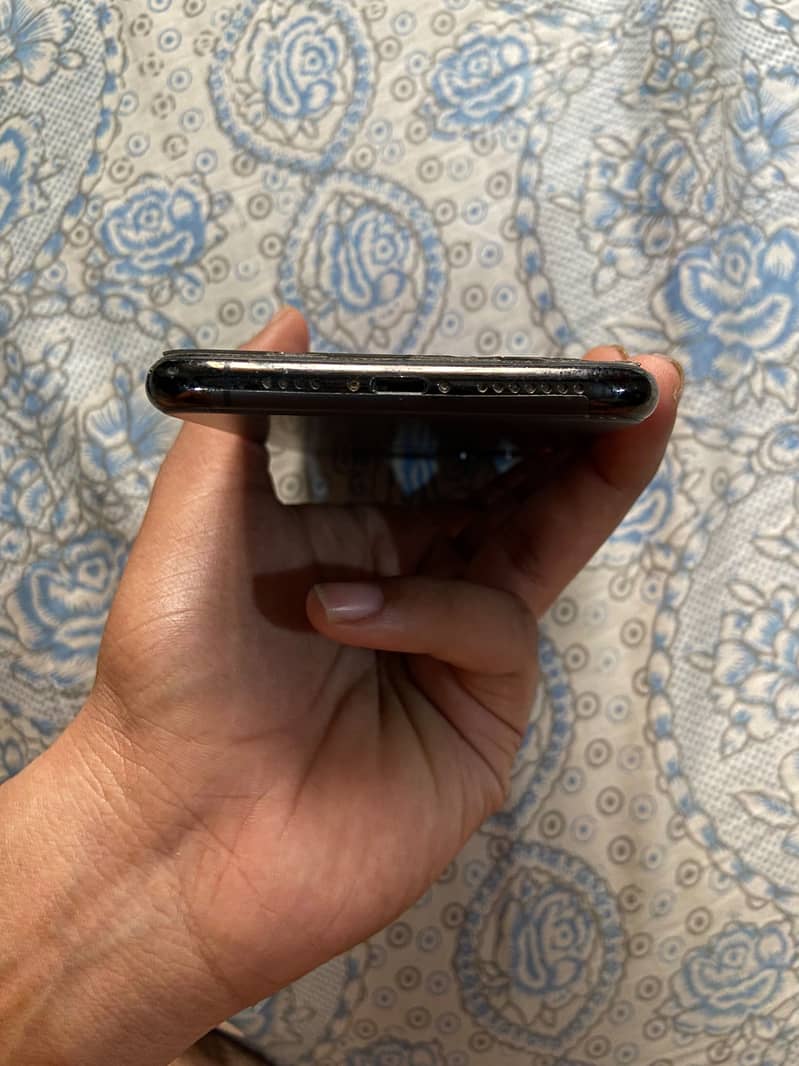 Apple iPhone 11 Pro Max 2