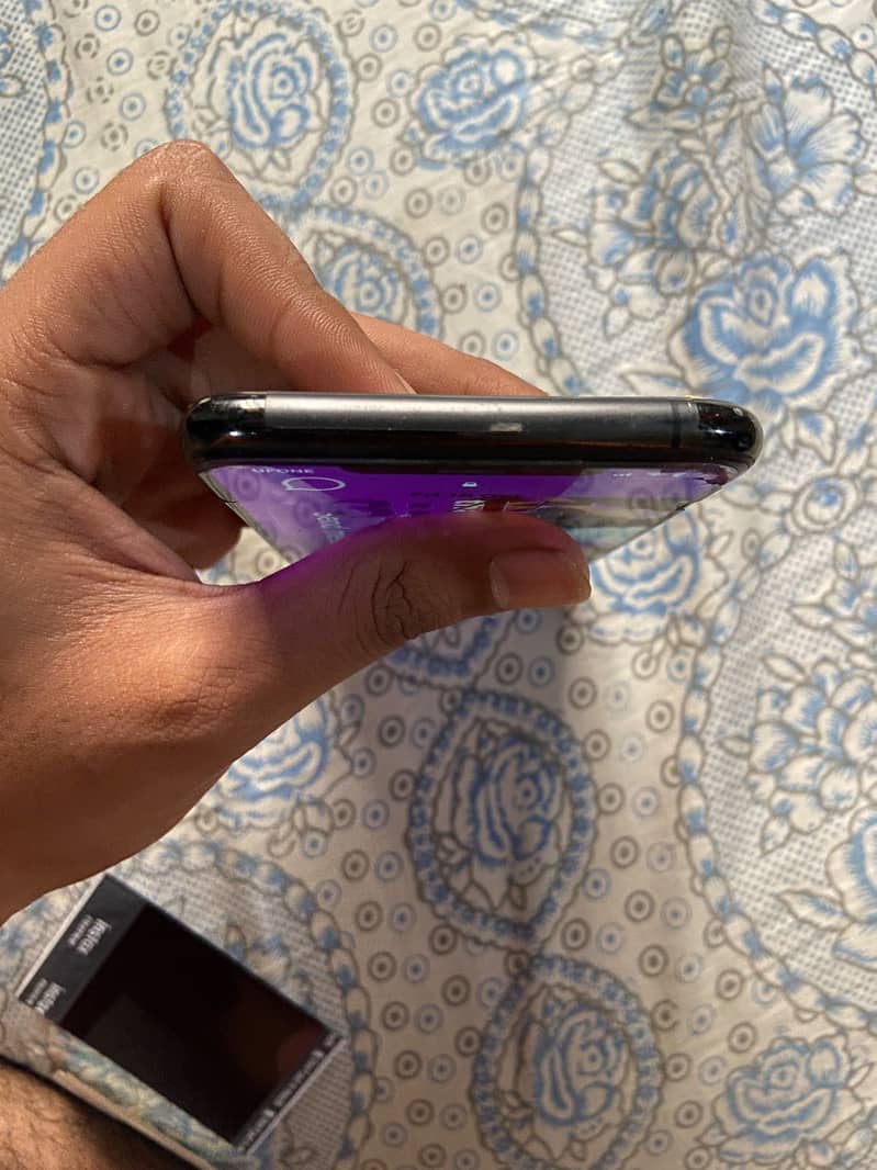Apple iPhone 11 Pro Max 3