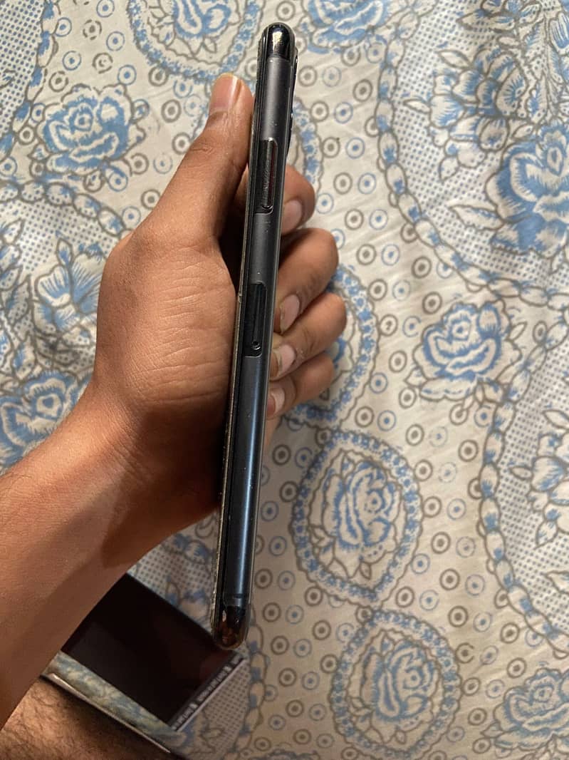 Apple iPhone 11 Pro Max 4