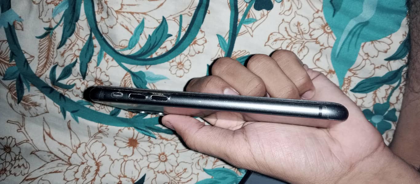 Apple iPhone 11 3