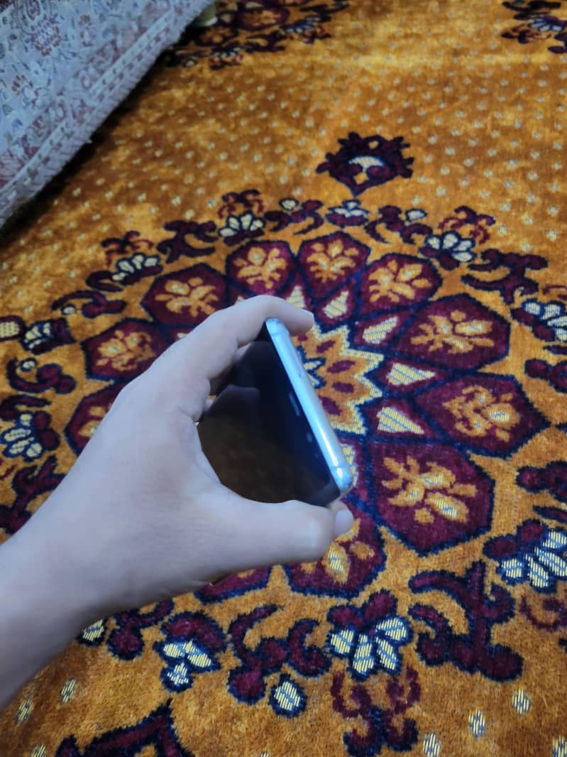 Samsung Mobile Note 8 3