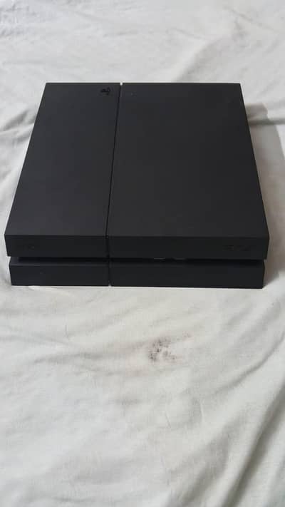 Playstation 4 Fat 1200 series with Box and complete accessories