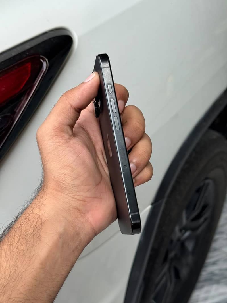Apple iPhone 16 Pro 4