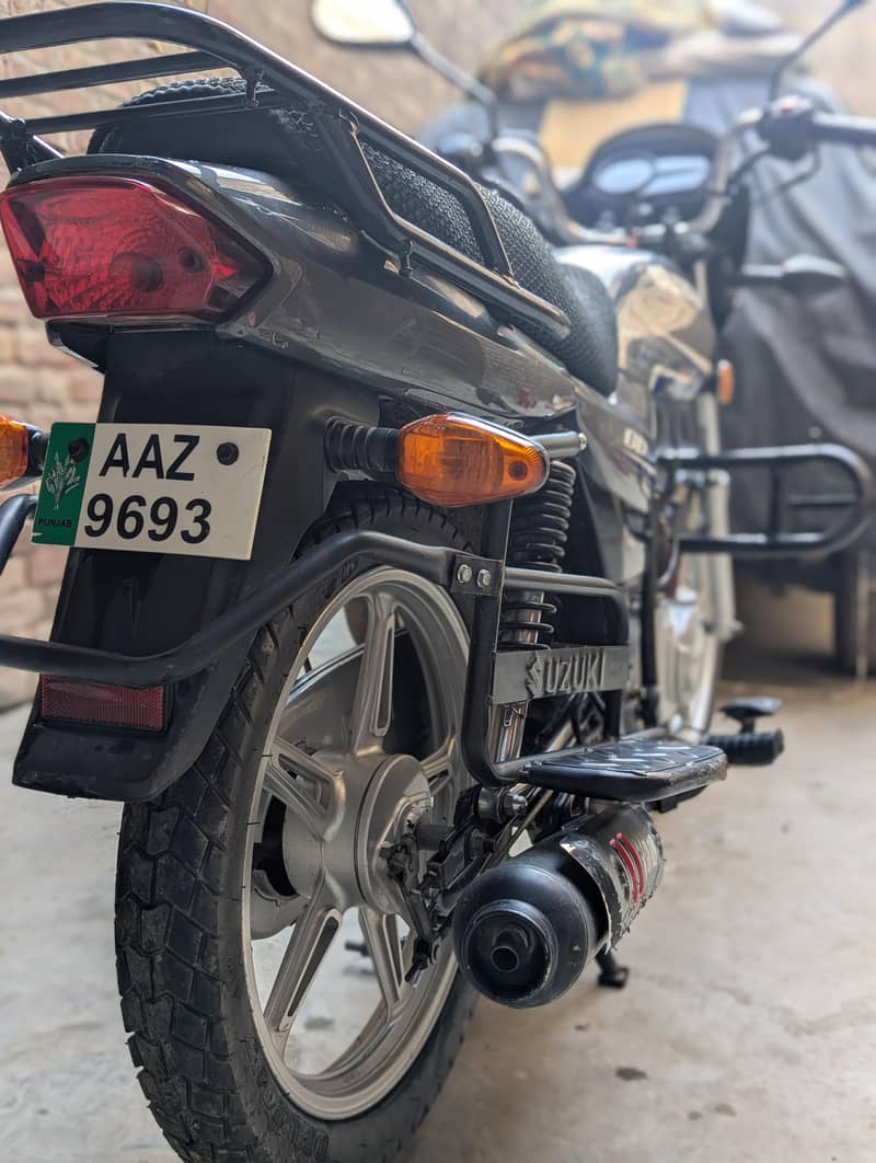 سوزوکی 110 زبردست کنڈیشن میں برائے فروخت 5