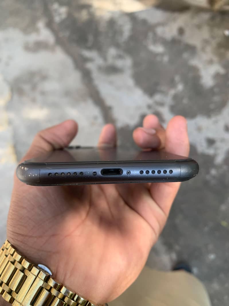Apple iPhone 11 3