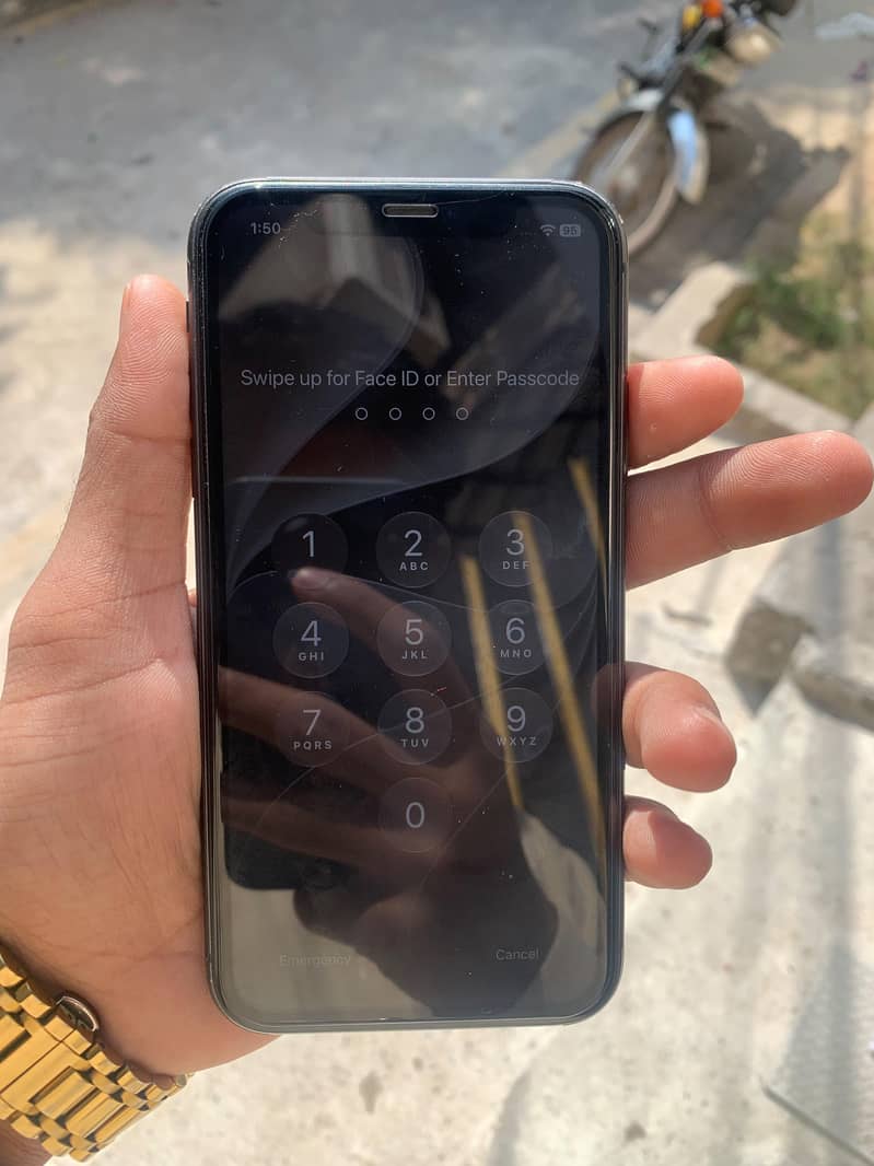 Apple iPhone 11 4