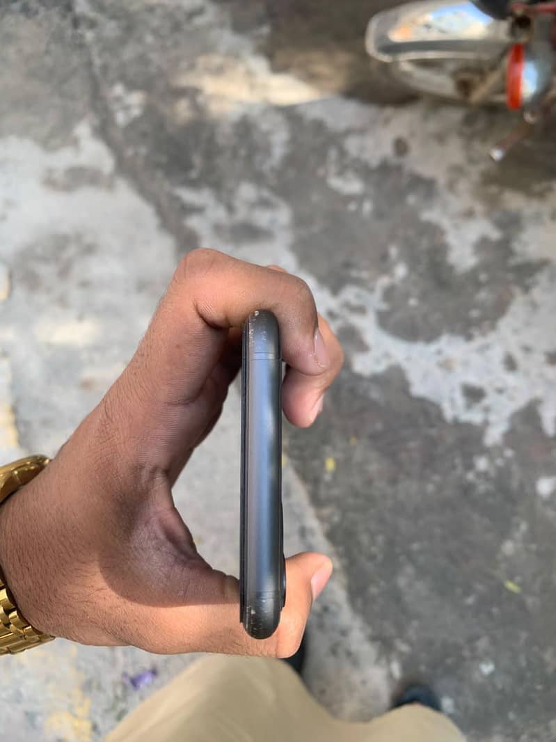 Apple iPhone 11 7