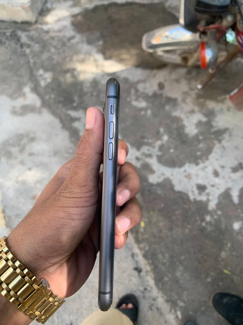 Apple iPhone 11 8