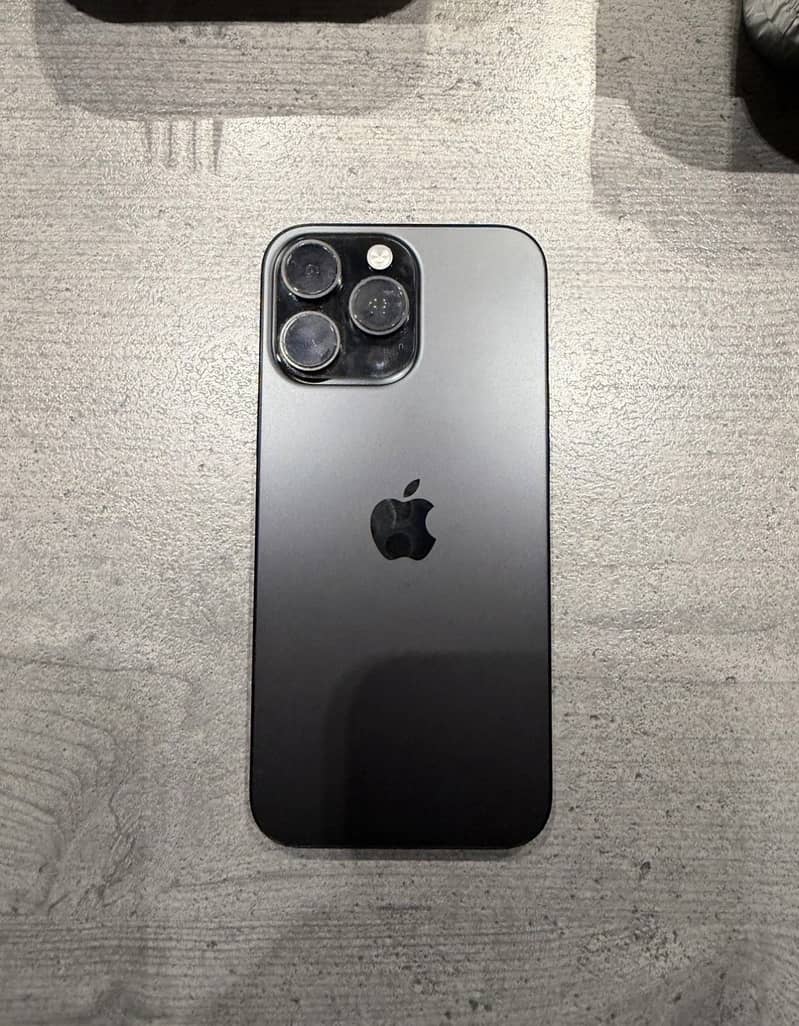 Apple iPhone 16 Pro 0