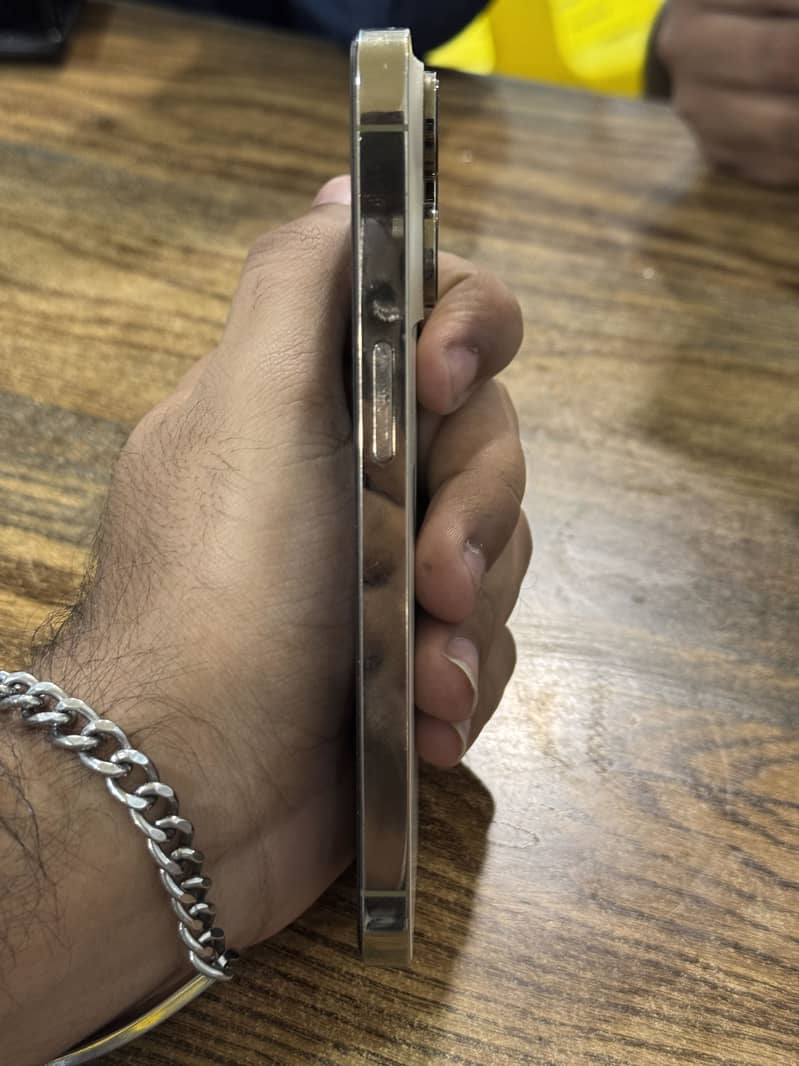 Apple iPhone 14 Pro 4