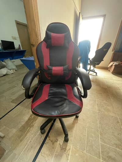 Ergonomic Racing-Style Gaming Chair with Lumbar Support and Adjustabl