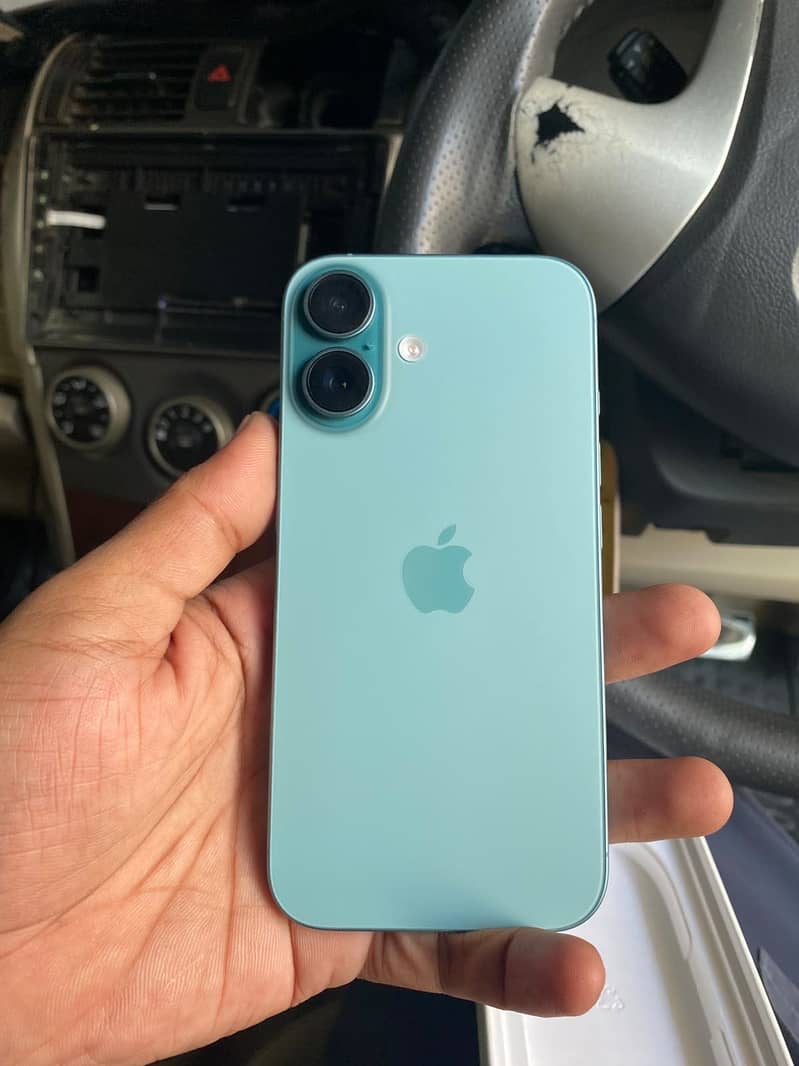 Apple iPhone 16 3