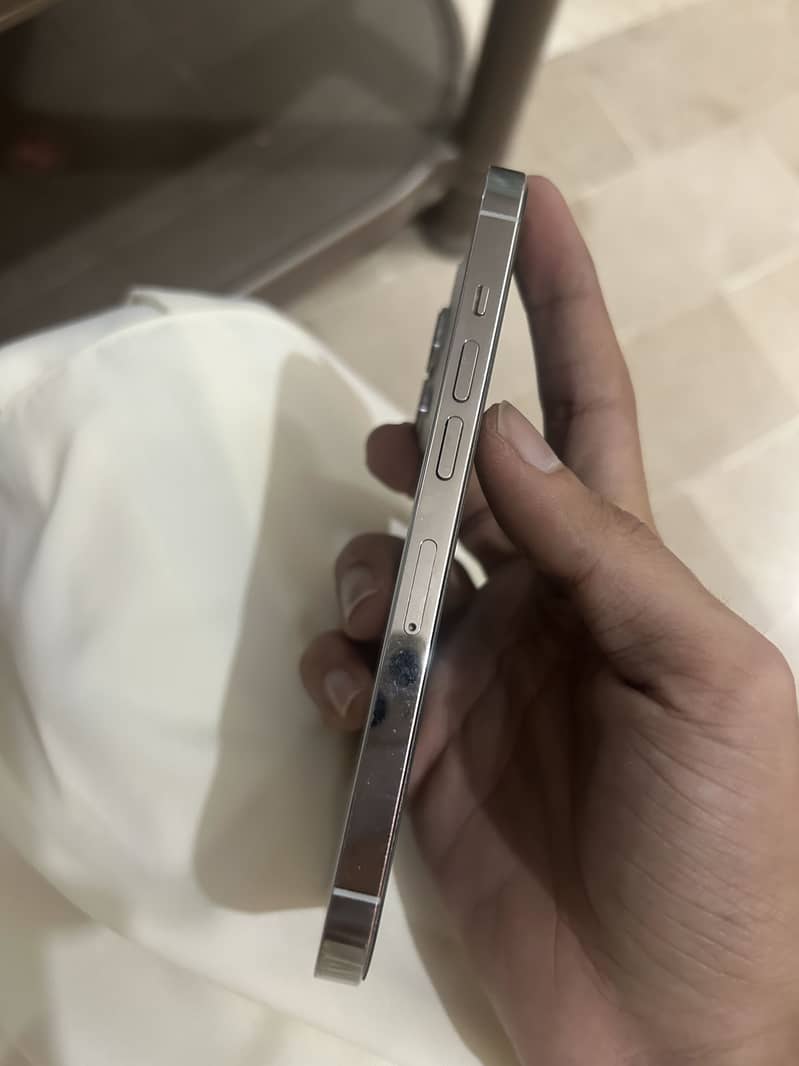 Apple iPhone 13 Pro 2