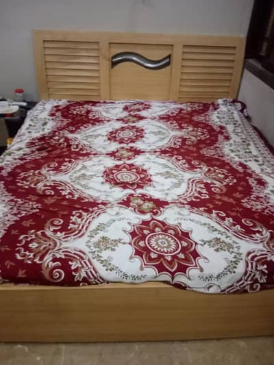 Double bed with master molty form