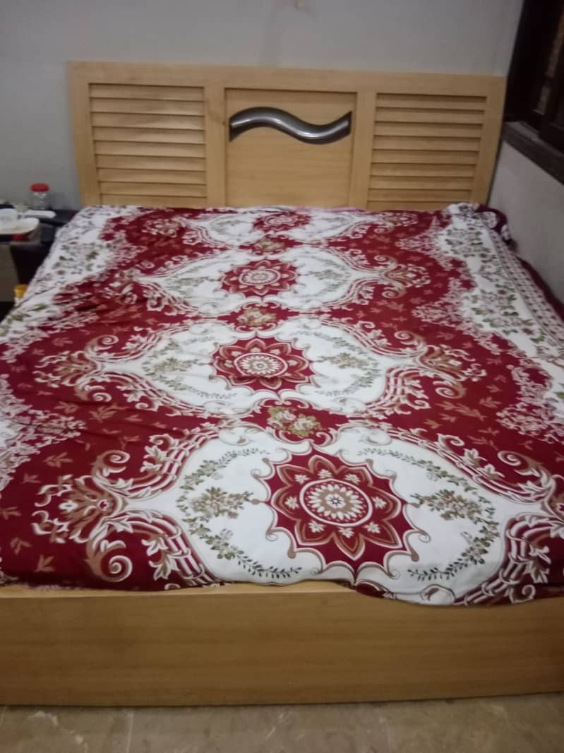 Double bed with master molty form 0