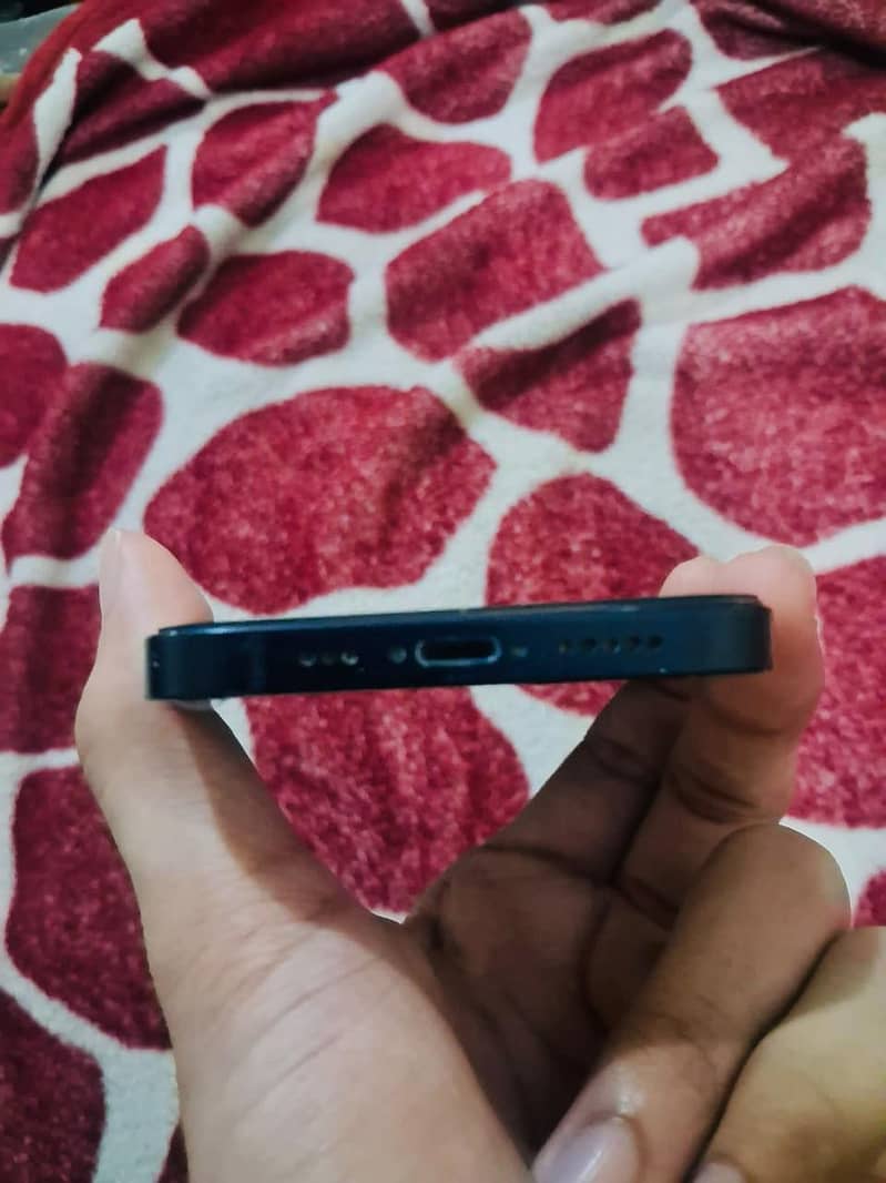 Apple iPhone 12 3