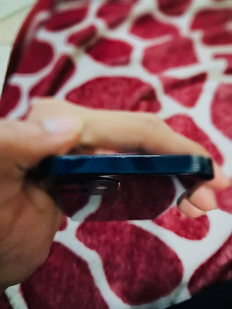 Apple iPhone 12 6