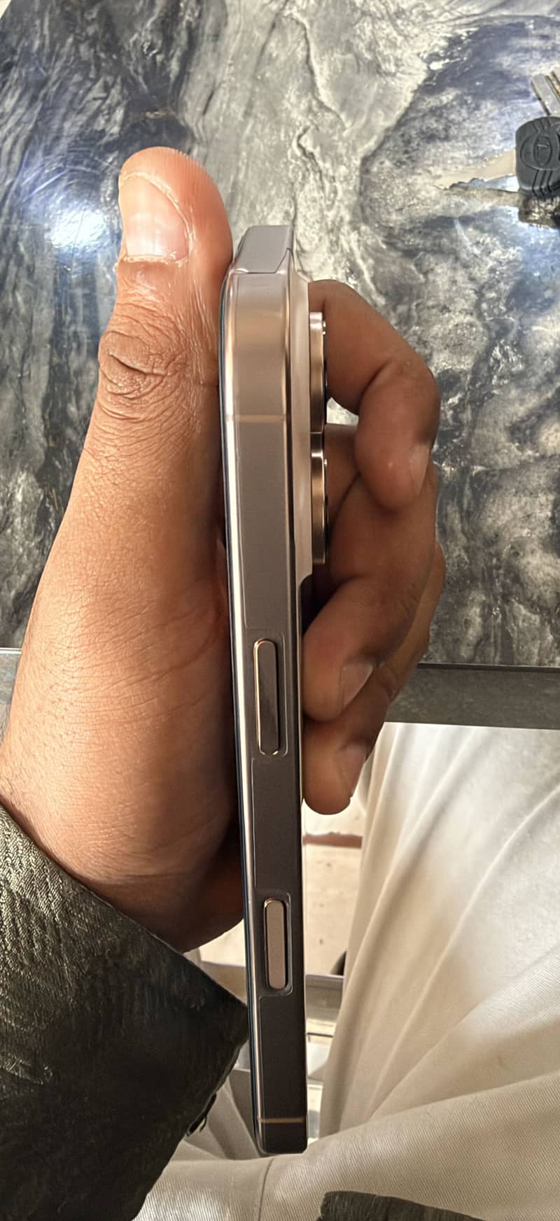 Apple iPhone 16 Pro 4