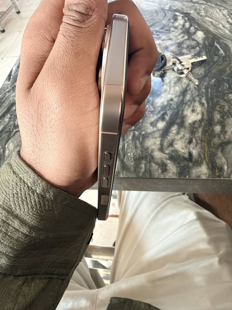 Apple iPhone 16 Pro 7