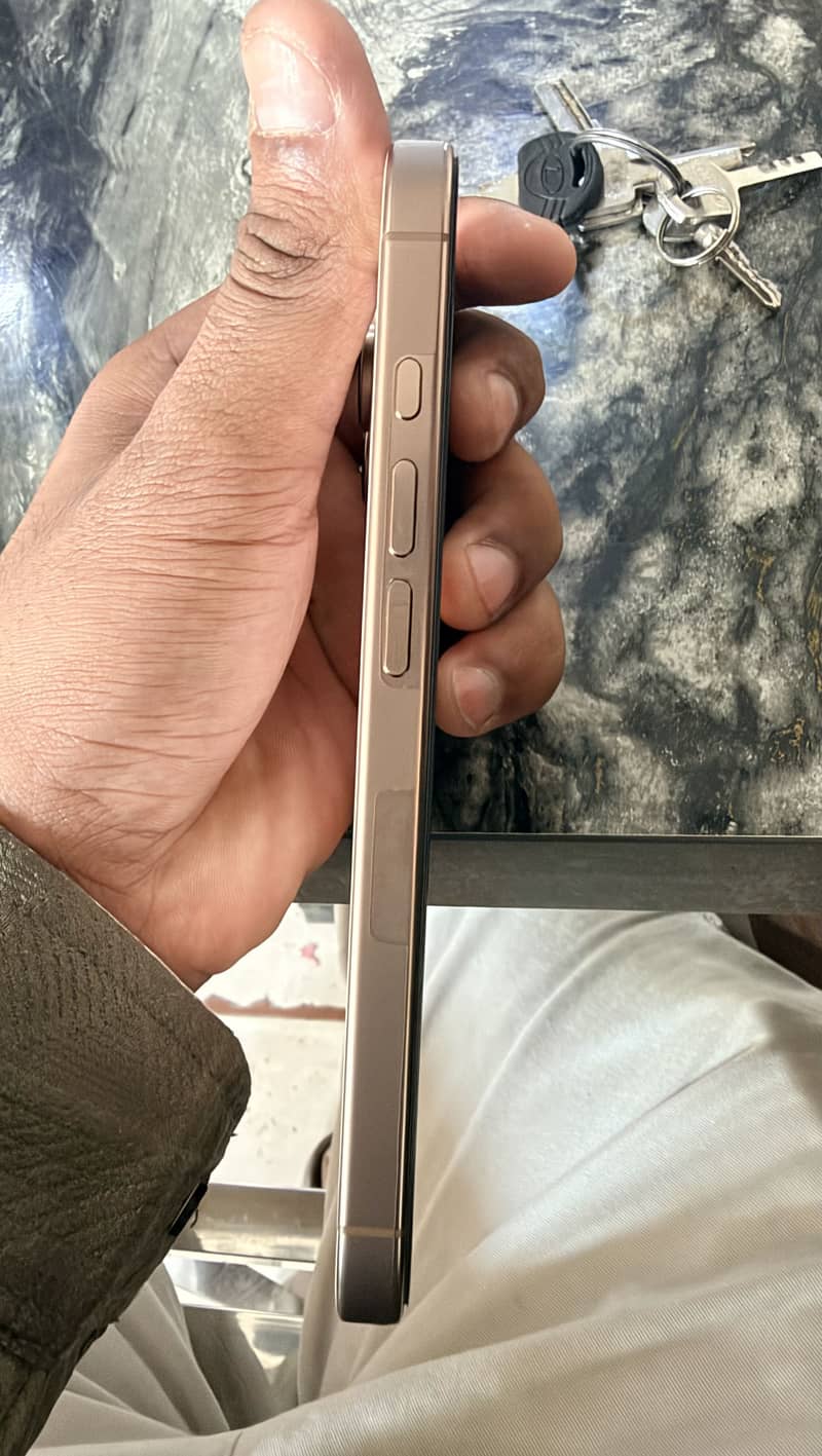 Apple iPhone 16 Pro 8