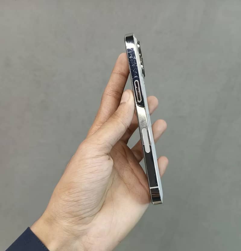 Apple iPhone 13 Pro 2
