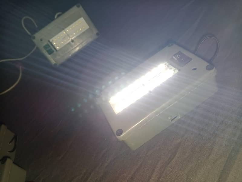 emergency light 10