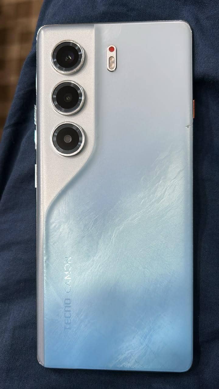 Tecno camon 40 pro 0