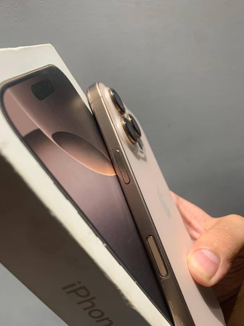 Apple iPhone 16 Pro 2