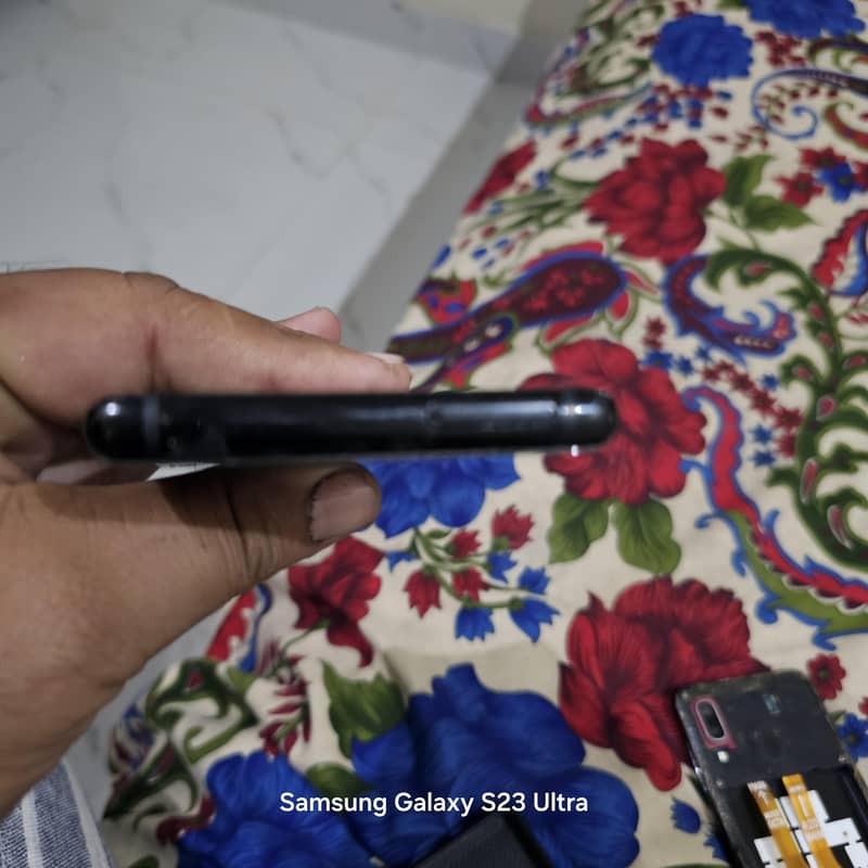 Samsung Mobile Note 8 3