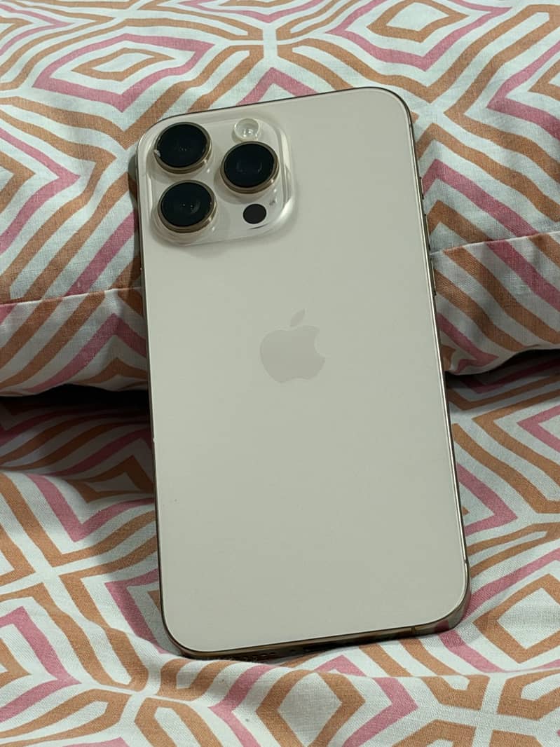 Apple iPhone 16 Pro Max 0