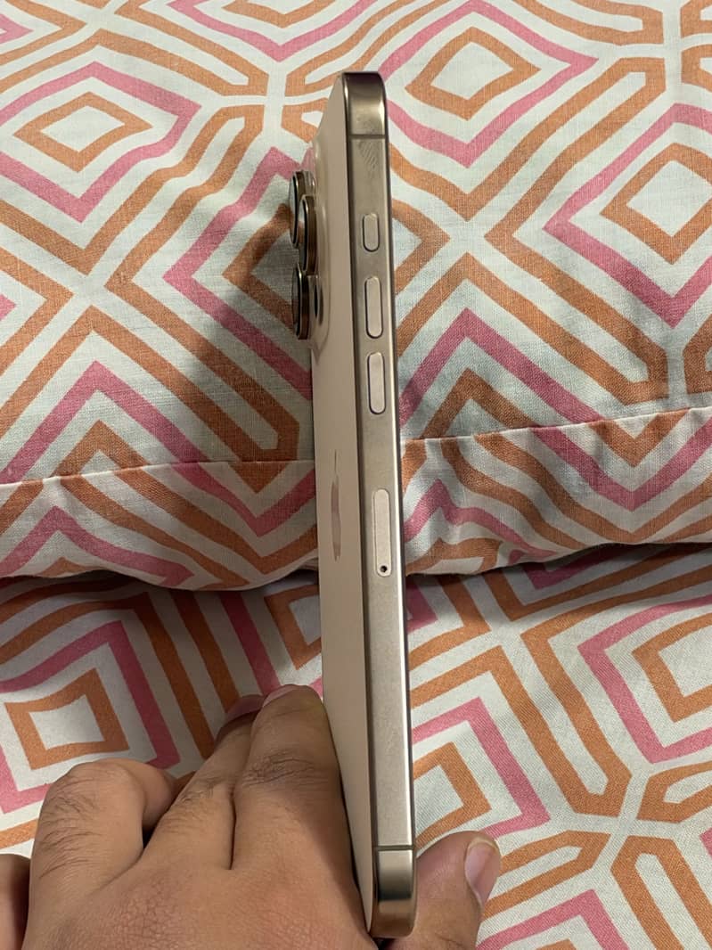 Apple iPhone 16 Pro Max 3