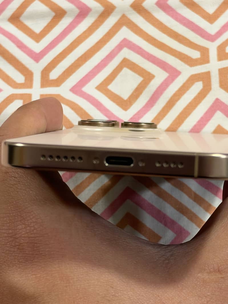 Apple iPhone 16 Pro Max 5