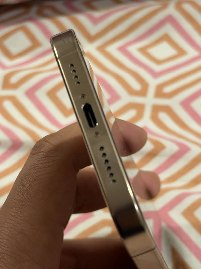 Apple iPhone 16 Pro Max 6