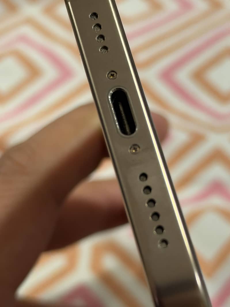 Apple iPhone 16 Pro Max 7