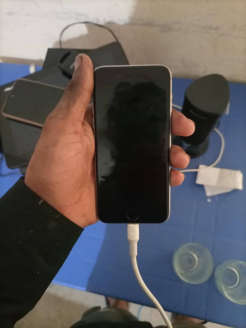Apple iPhone 6S 1