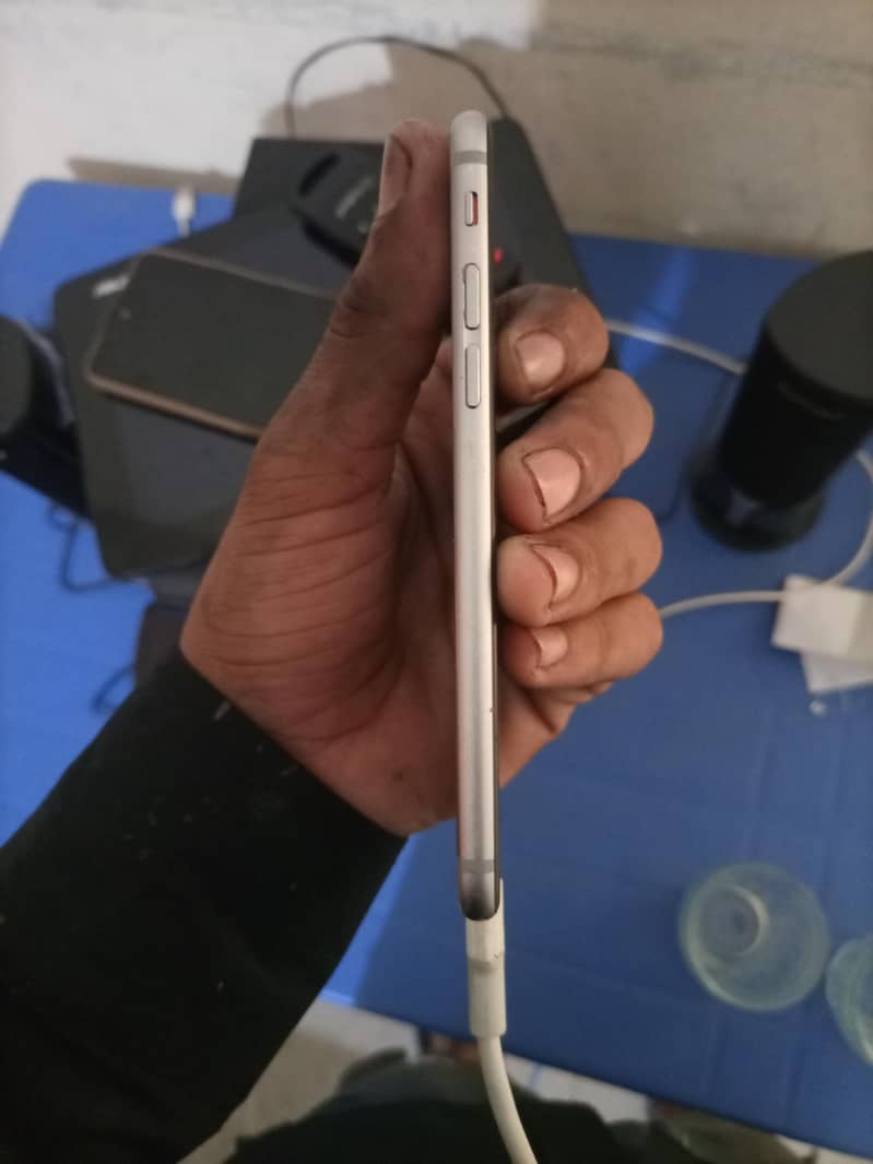 Apple iPhone 6S 4