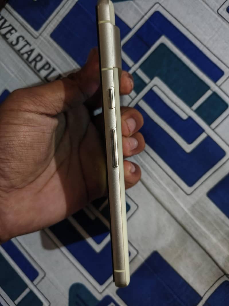 Google Pixel 7 4