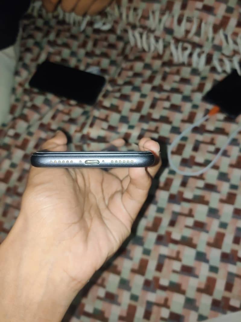 Apple iPhone 11 6