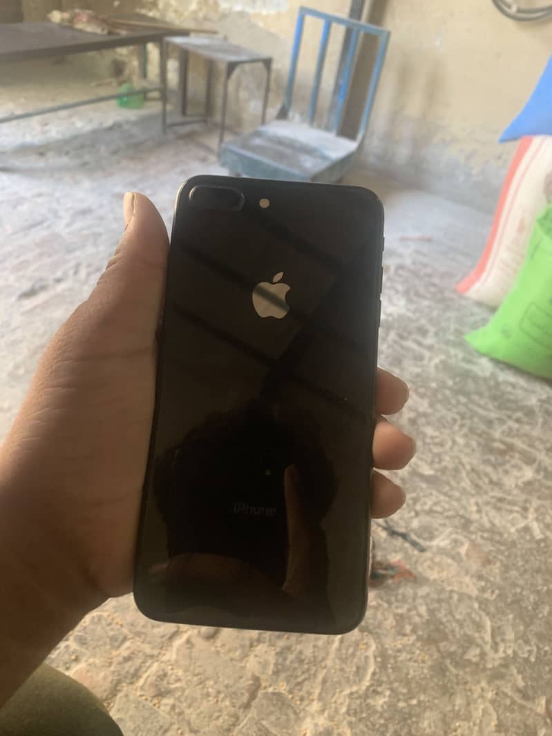 Apple iPhone 8 Plus 0