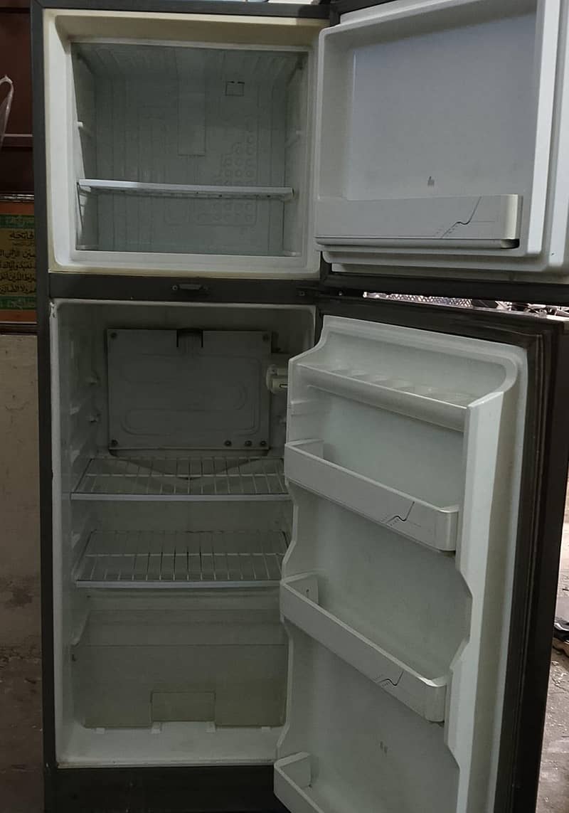 Dawlance Double Door Refrigerator – Excellent Cooling 3
