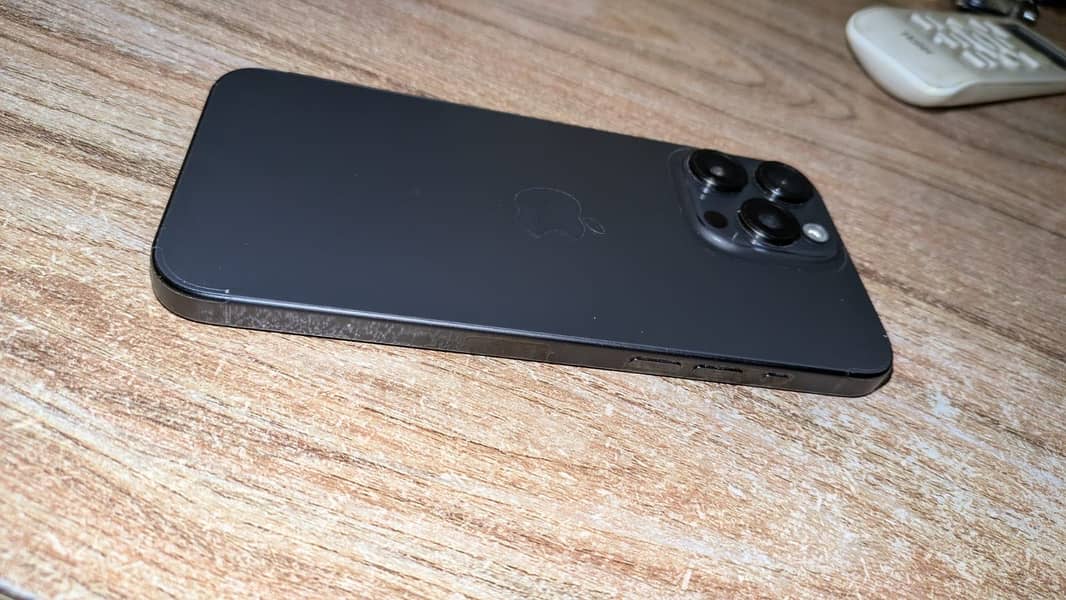 Apple iPhone 15 Pro Max 2