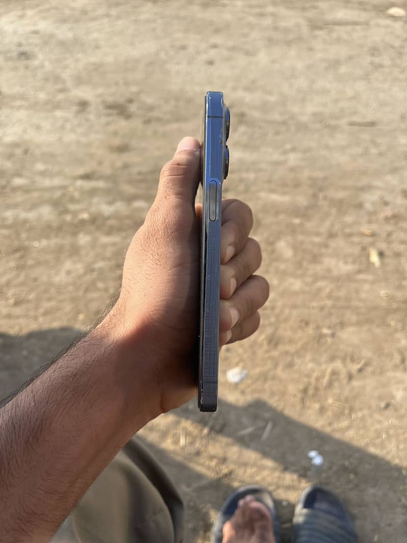 Apple iPhone 13 Pro 2