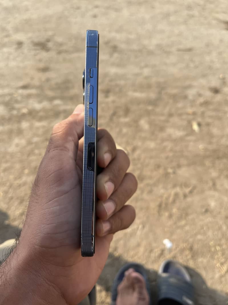 Apple iPhone 13 Pro 4