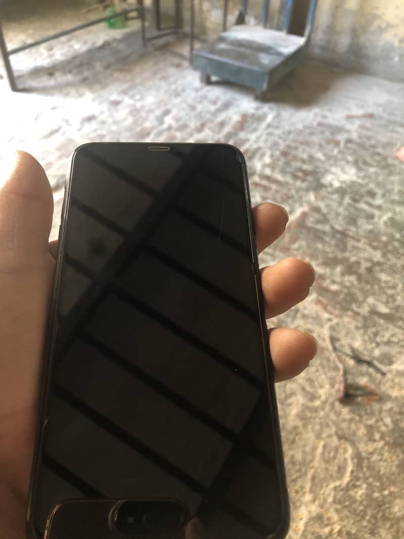Apple iPhone XS Max 1