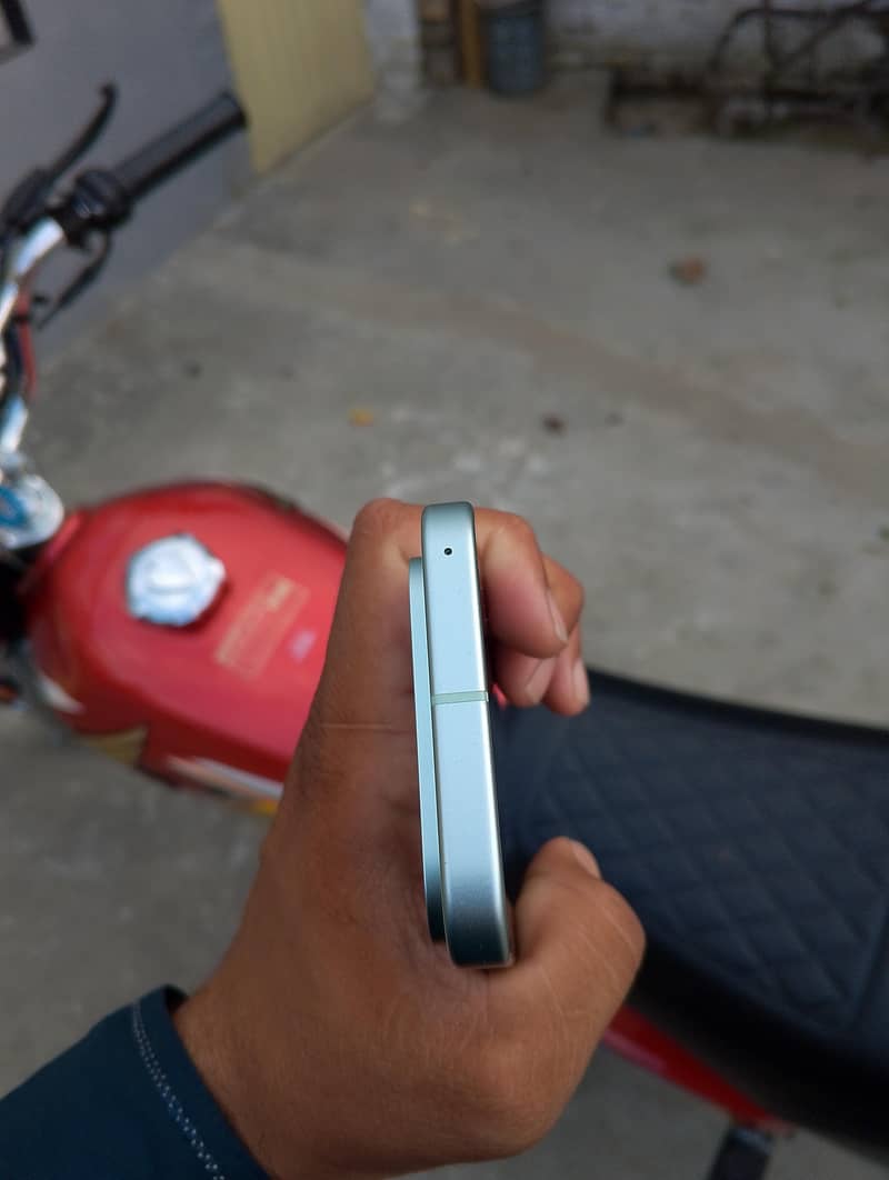 Google Pixel 9 4