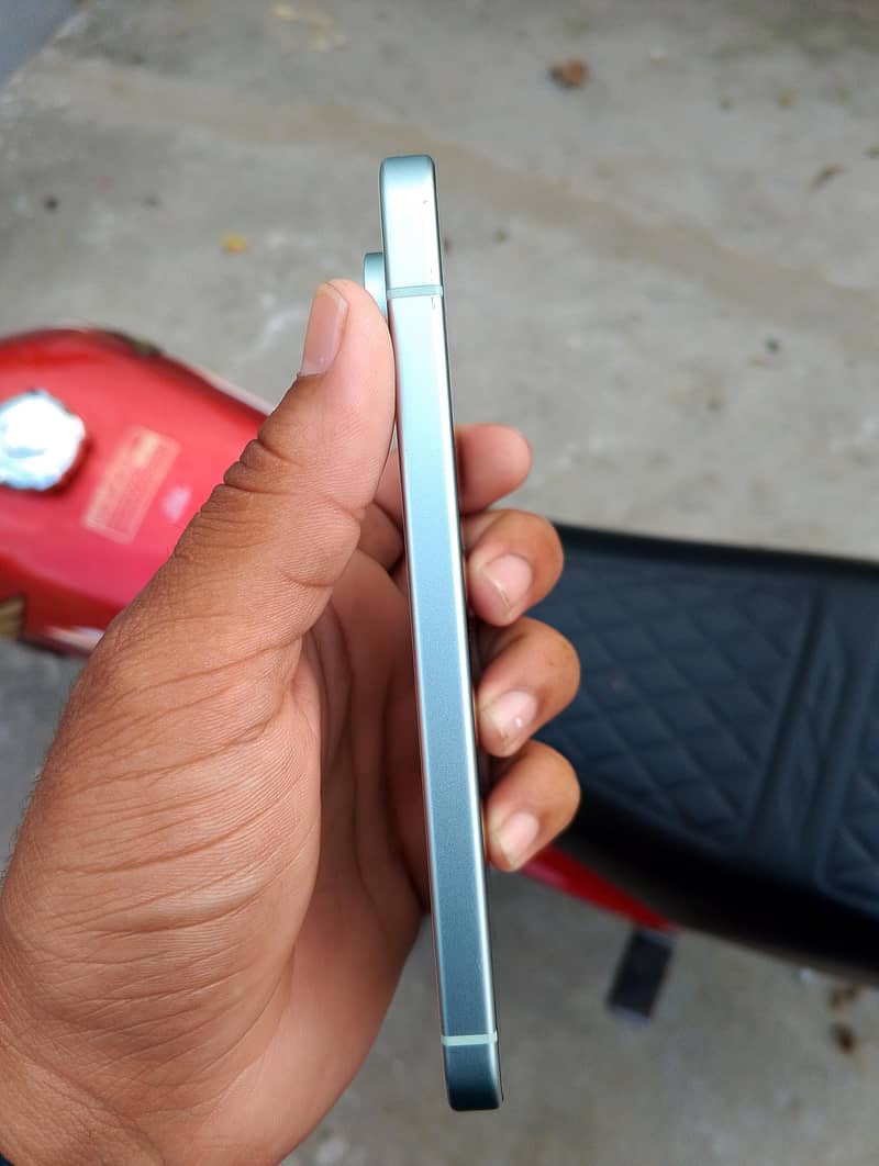 Google Pixel 9 5