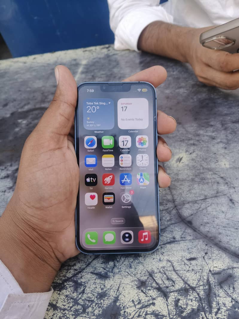 Apple iPhone 13 1