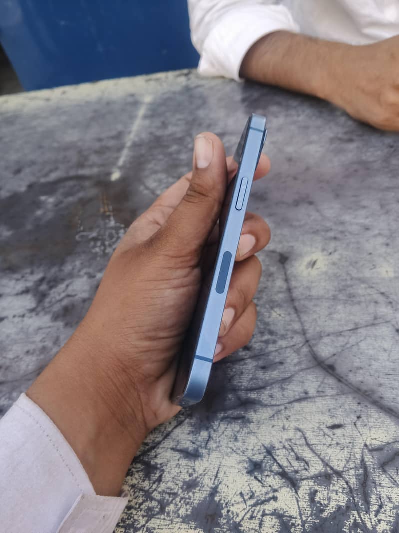 Apple iPhone 13 3